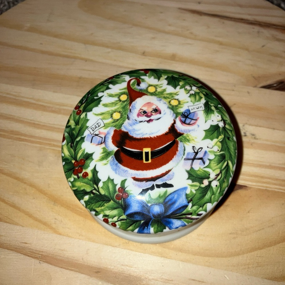 Staffordshire England fine bone China Santa Claus trinket box with lid